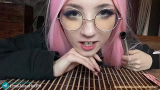 получил оргазм от очень глубокого анала и секс-игрушек (с разговорами)